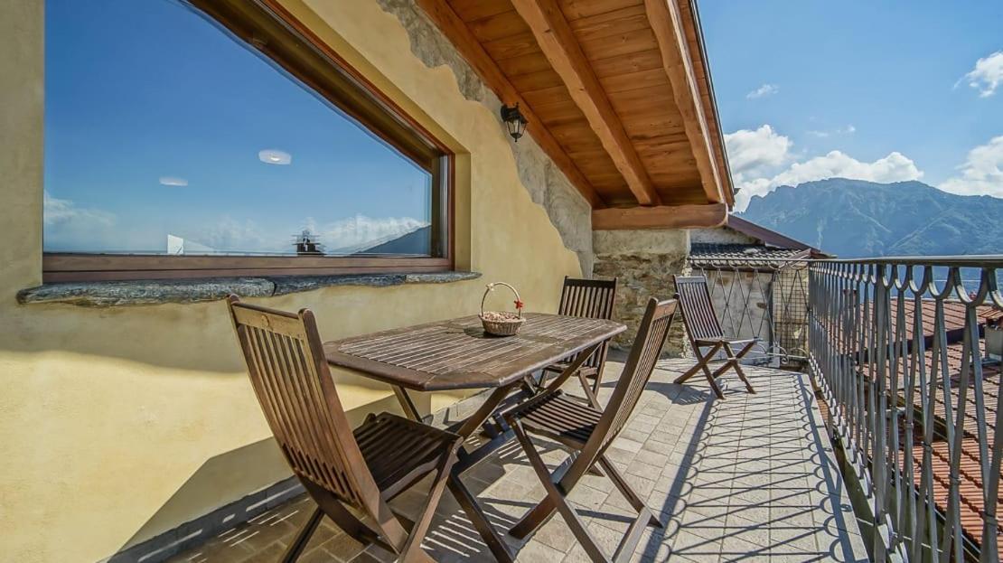 Chalet La Terrazza Vista Lago เบลลาโน ภายนอก รูปภาพ